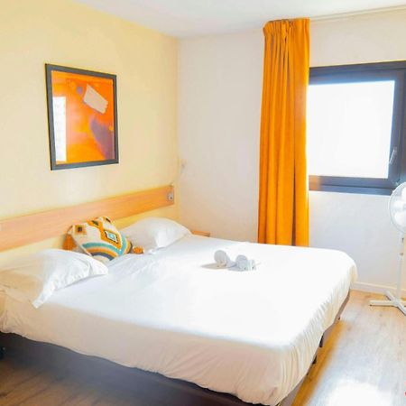 Paris Retreat 5 Minutes From Hoche Metroparking Apartment Pantin Exterior photo