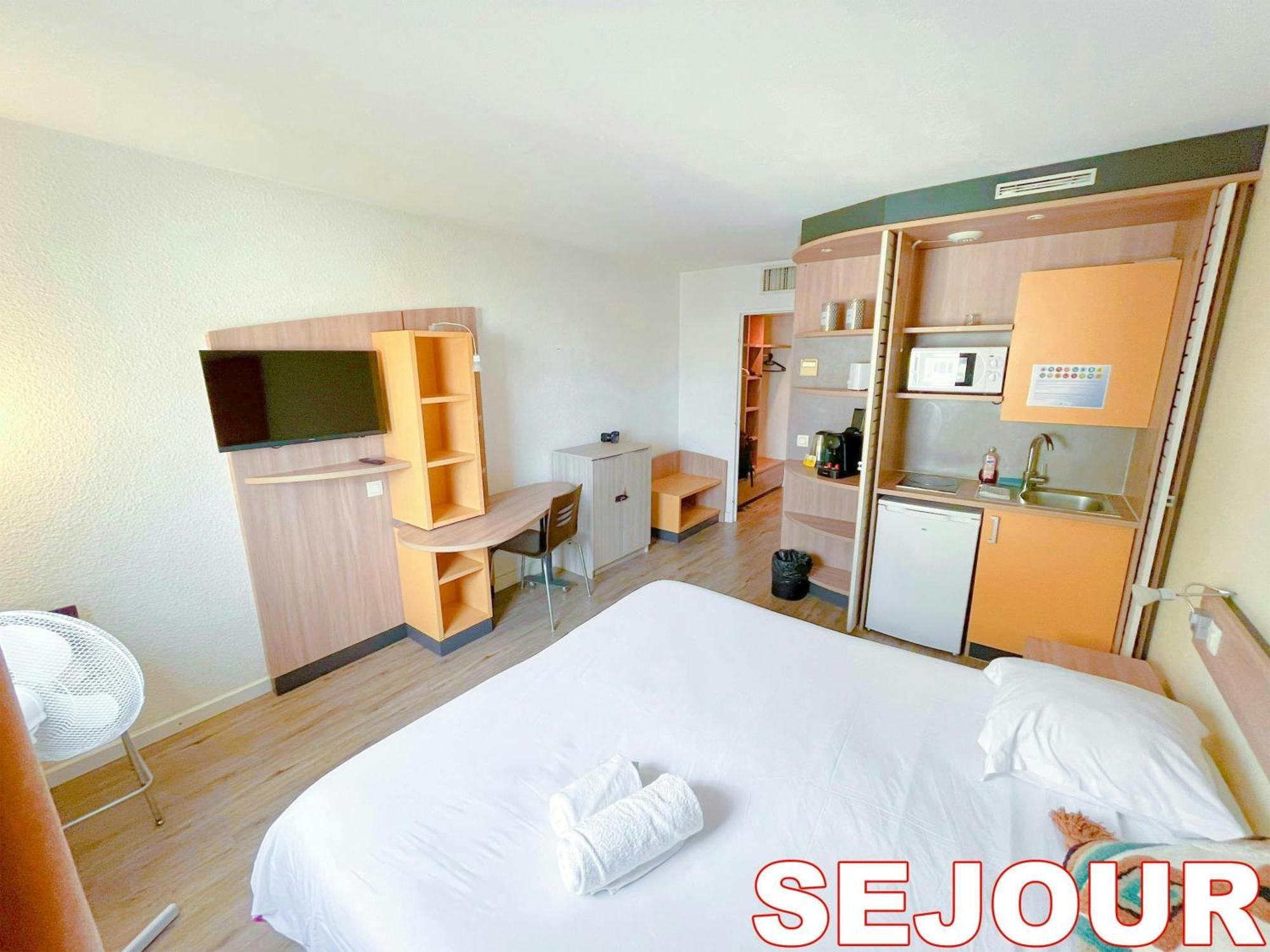 Paris Retreat 5 Minutes From Hoche Metroparking Apartment Pantin Exterior photo